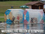 Waterball XXL Rollen im Olympiapark München – auf dem Olympiasee direkt am Olympiaturm (©Foto: Martin Schmitz)